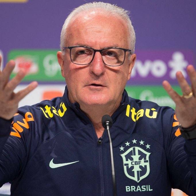 曝巴西惨败后考虑换帅，65岁安切洛蒂仍是首选，老佛爷看好阿隆索