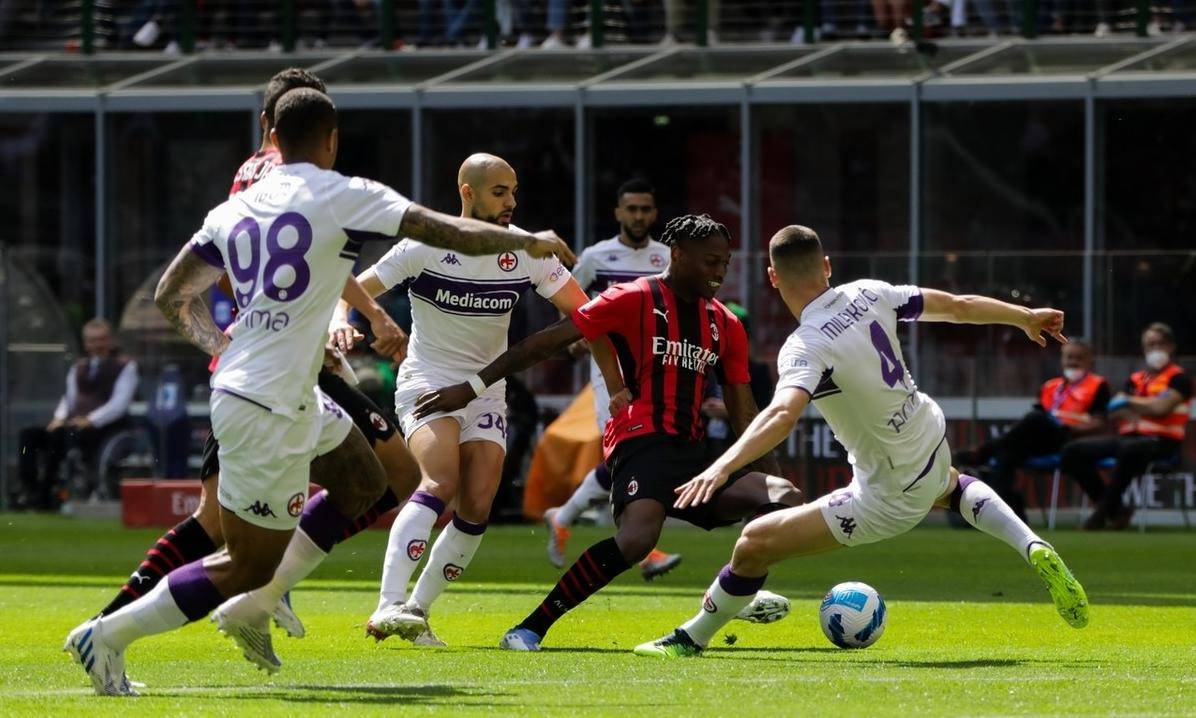 AC米兰与佛罗伦萨的意甲第31轮，欧战资格谁能笑到