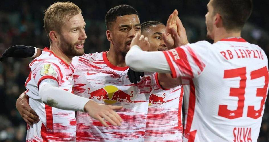 德甲焦点战：狼堡主场遇强敌，红牛客场寻胜机