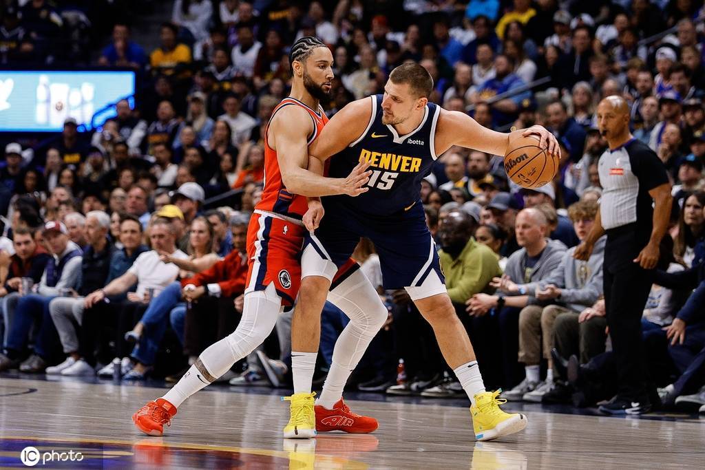 小卡高效39分约基奇空砍三双 快船险胜掘金总分1-1