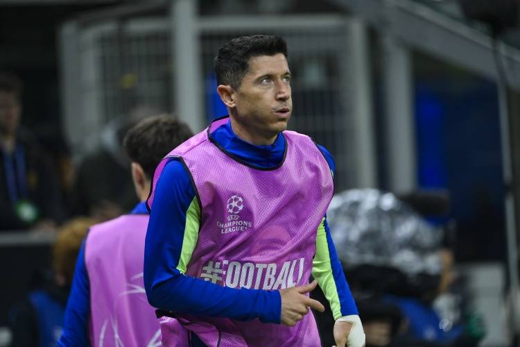 自毁长城，弗里克这一招丢人现眼，爱徒成国米卧底，队友愤怒不已