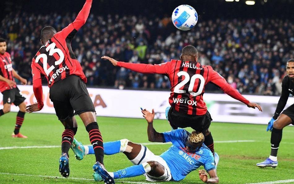 意甲对决：那不勒斯主场迎战卡利亚里，榜首之争与保级大战的碰撞